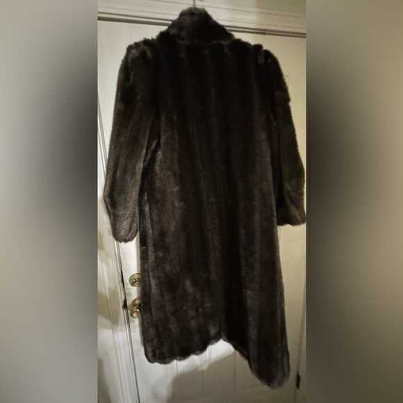 Vintage Full Length Women’s Faux Fur Elegant Women's Coat size large/XL - Picture 2 of 3